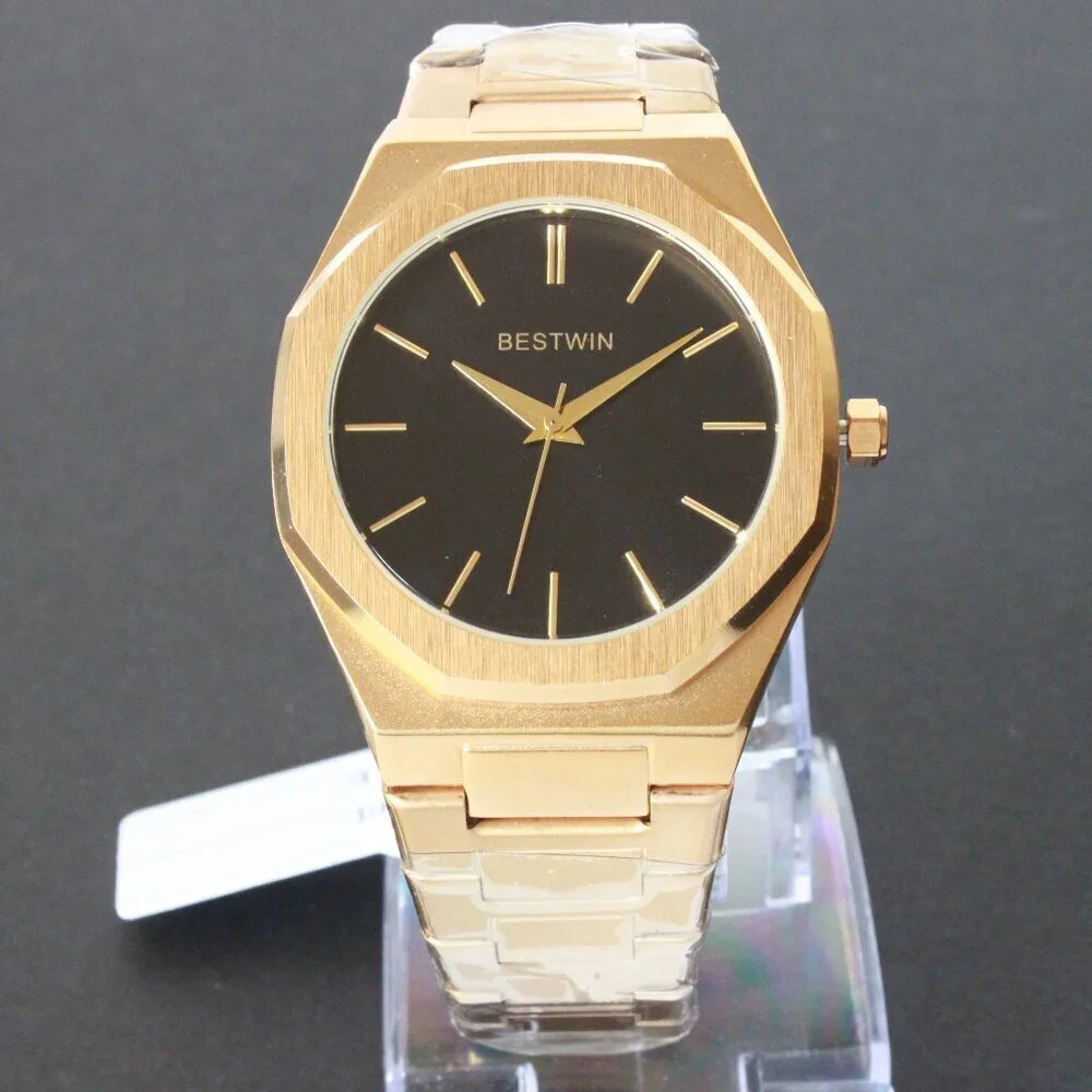 Men's Sports Watch Integrated Bracelet Gold Tone Quartz 41.5mm